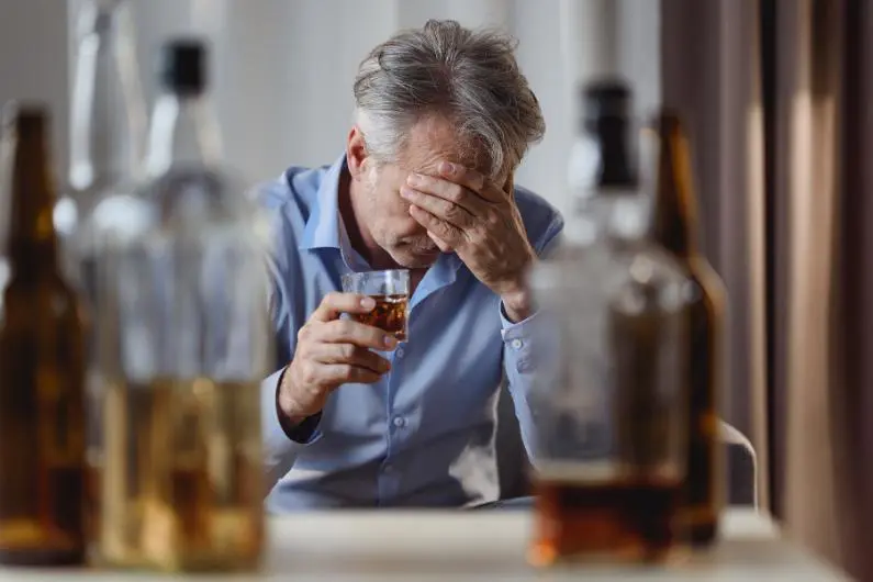 En Llave de Luz podemos ayudarte a identificar cómo prevenir la adicción al alcohol